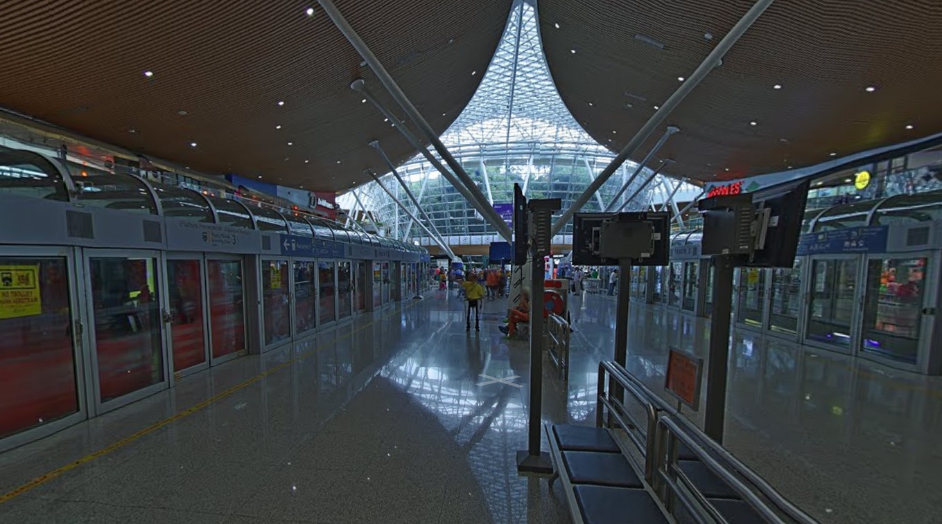 airport-skylight