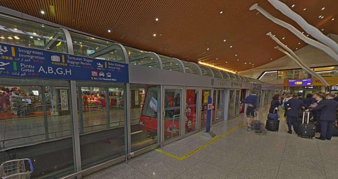 airport-train advertising